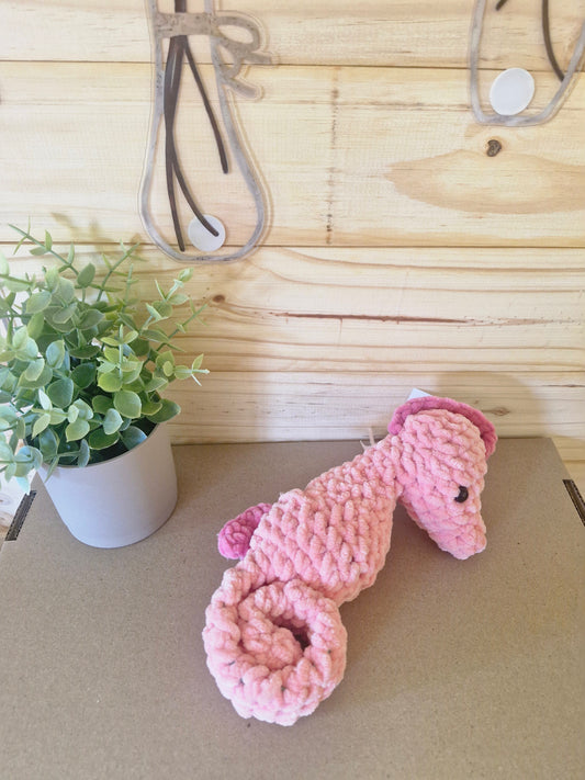 Amigurumi - Scoot the Seahorse: Finger puppet (Pink)