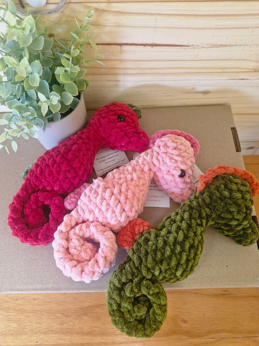 Amigurumi -  Scoot the Seahorse: Finger Puppet (Green)